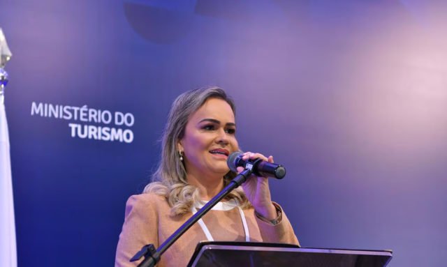 Quem é a polêmica ministra do Turismo de Lula, envolvida com ex-PM  miliciano - ISTOÉ DINHEIRO