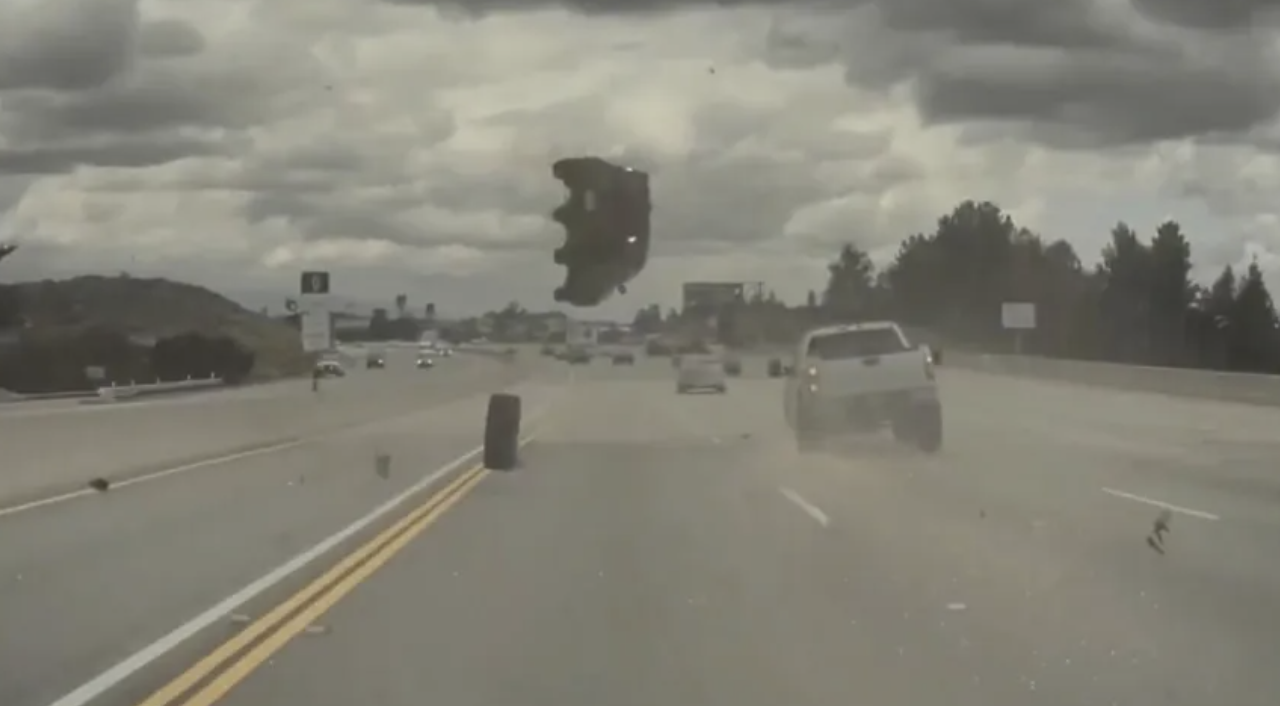 Car hits tire and is thrown into the air on highway; watch video