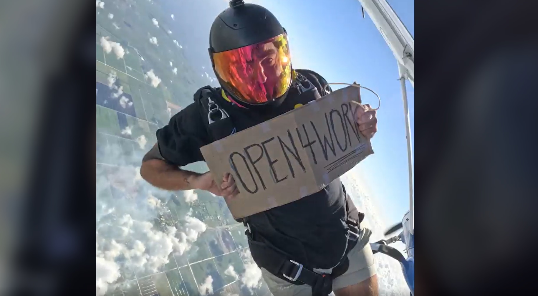 Homem pula de paraquedas para conseguir emprego dos sonhos; veja vídeo