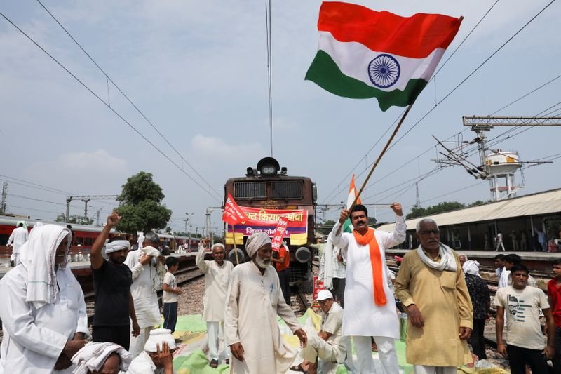 Agricultores indianos protestam em todo país contra reformas Agricultores indianos protestam em todo país contra reformas