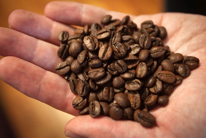 Café se aproxima de pico de 10 anos na ICE; açúcar bruto toca máxima de 2 semanas Café se aproxima de pico de 10 anos na ICE; açúcar bruto toca máxima de 2 semanas