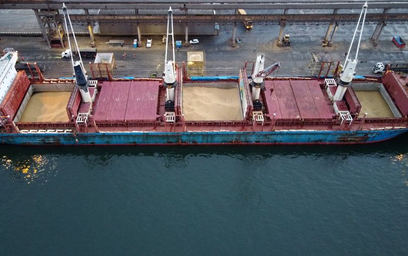 Exportações de milho pelo porto de Paranaguá disparam com fornecimento ucraniano bloqueado