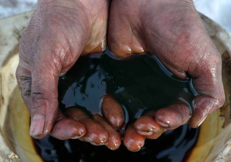 Preços de petróleo operam perto da estabilidade com oferta restrita e efeito de vírus sobre a demanda Preços de petróleo operam perto da estabilidade com oferta restrita e efeito de vírus sobre a demanda
