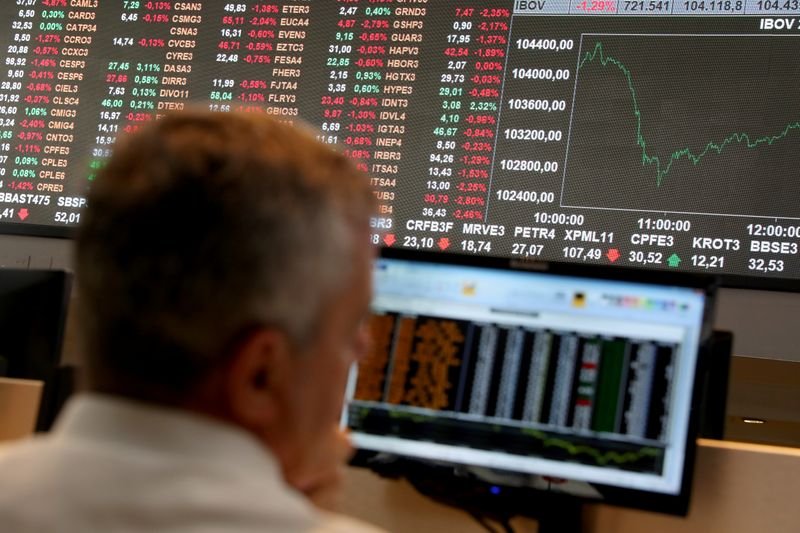 Ibovespa fecha em alta de 2%, retoma patamar de 112 mil pontos Ibovespa fecha em alta de 2%, retoma patamar de 112 mil pontos