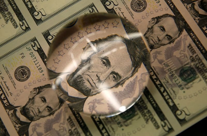 Intervenção do BC ofusca exterior e dólar tem estabilidade; política monetária segue em foco Intervenção do BC ofusca exterior e dólar tem estabilidade; política monetária segue em foco