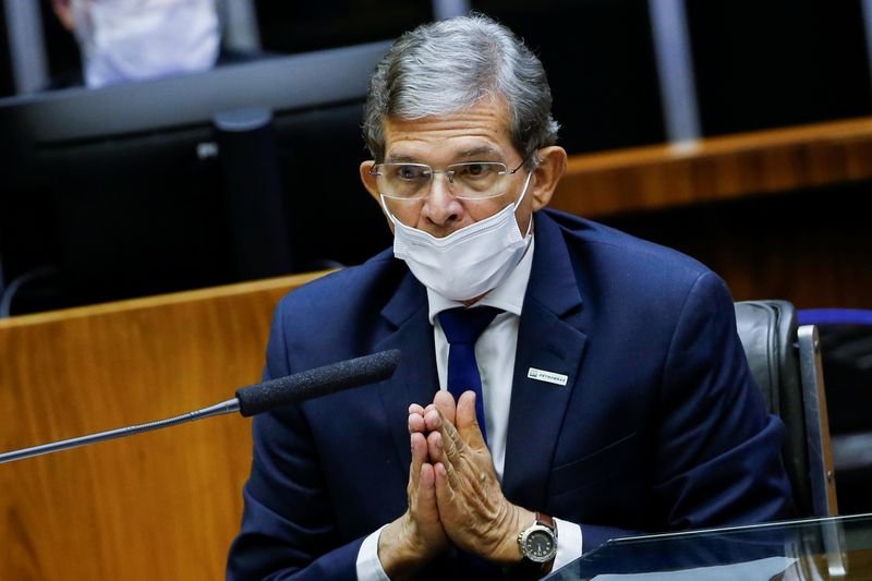 Luna discute em Brasília opções que aliviem preços com fundo do pré-sal, dizem fontes Luna discute em Brasília opções que aliviem preços com fundo do pré-sal, dizem fontes