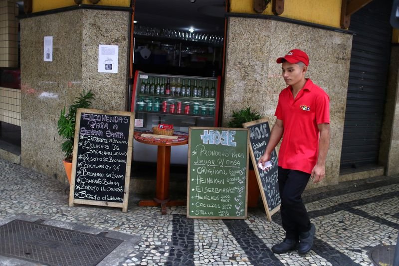 Setor de serviços do Brasil cresce 0,5% em agosto Setor de serviços do Brasil cresce 0,5% em agosto