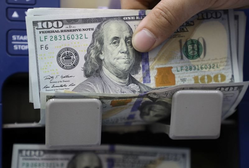 Dólar vai abaixo de R$5,50 após BC marcar presença no mercado Dólar vai abaixo de R$5,50 após BC marcar presença no mercado