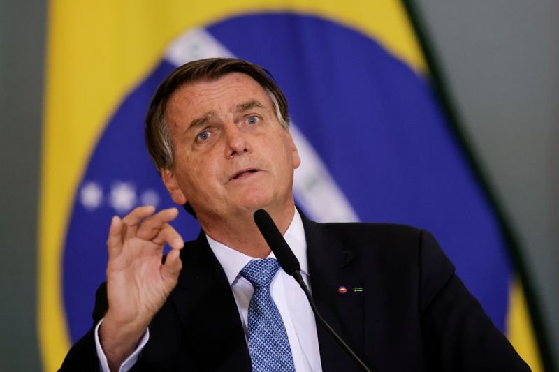 Bolsonaro diz ter vontade de privatizar a Petrobras e vai avaliar com equipe econômica Bolsonaro diz ter vontade de privatizar a Petrobras e vai avaliar com equipe econômica