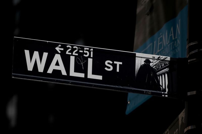 Nasdaq e S&P 500 caem, arrastados por ações de serviços de comunicação Nasdaq e S&P 500 caem, arrastados por ações de serviços de comunicação