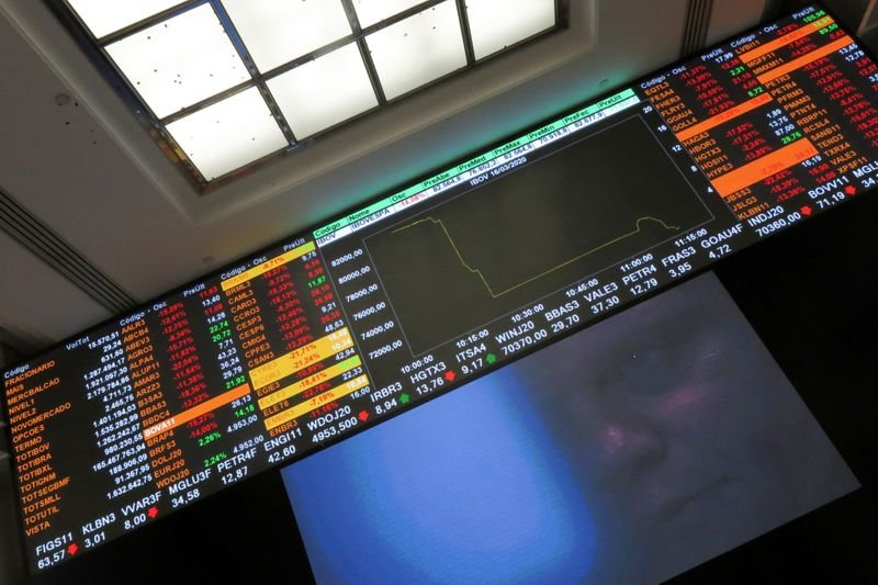 Ibovespa contém perdas no final, mas tem pior semana desde início da pandemia Ibovespa contém perdas no final, mas tem pior semana desde início da pandemia