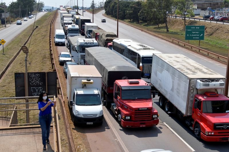 Governo de MG abre consulta pública para concessão de 1.500 km de rodovias Governo de MG abre consulta pública para concessão de 1.500 km de rodovias