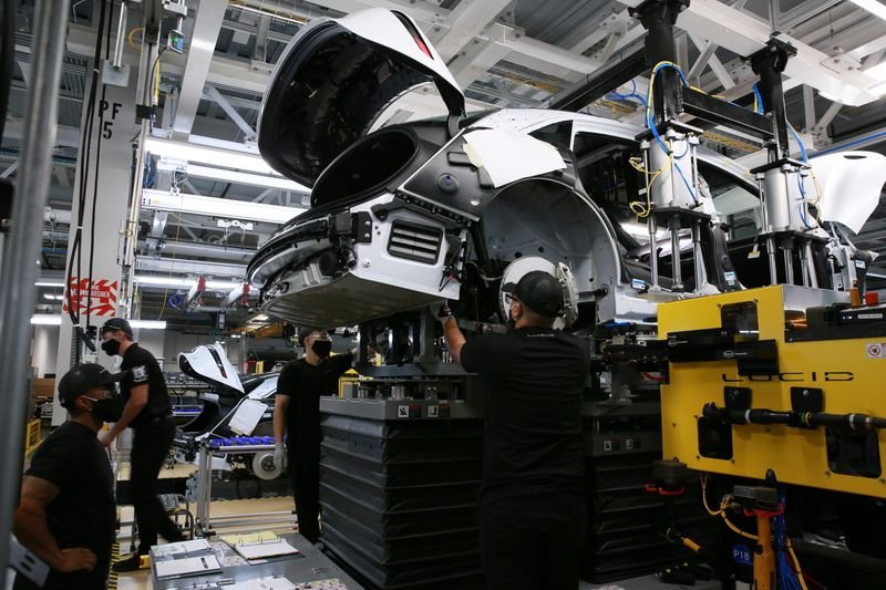 Produção manufatureira dos EUA salta para máxima em 2 anos e meio em outubro Produção manufatureira dos EUA salta para máxima em 2 anos e meio em outubro