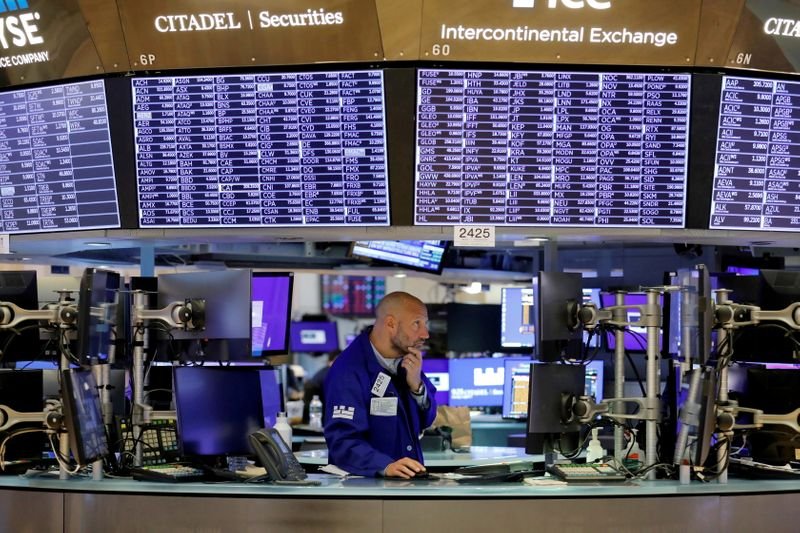 Wall St cai com incerteza sobre risco de aumento de juros Wall St cai com incerteza sobre risco de aumento de juros