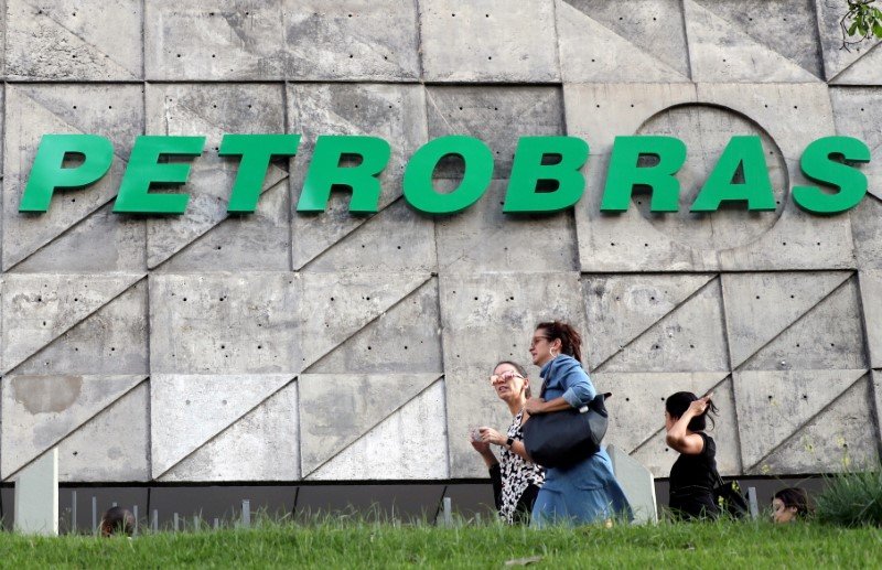 Petrobras retoma construção de 2ª unidade de refino da Rnest, que permanece à venda Petrobras retoma construção de 2ª unidade de refino da Rnest, que permanece à venda