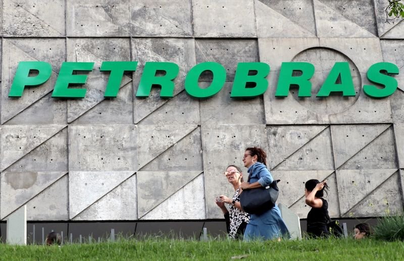 Petrobras diz que não antecipa decisões sobre reajustes após fala de Bolsonaro Petrobras diz que não antecipa decisões sobre reajustes após fala de Bolsonaro