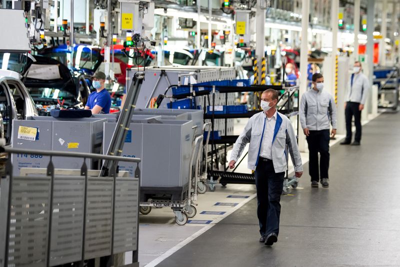 Indústria alemã “não está fora de perigo” apesar de crescimento em outubro