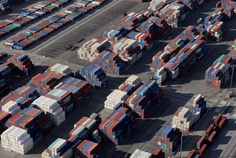 Déficit comercial dos EUA diminui com força em outubro Déficit comercial dos EUA diminui com força em outubro
