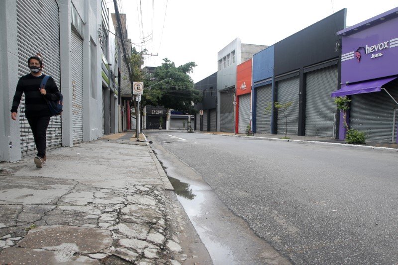 Atividade econômica do Brasil volta a crescer em abril mas fica abaixo do esperado, aponta BC Atividade econômica do Brasil volta a crescer em abril mas fica abaixo do esperado, aponta BC