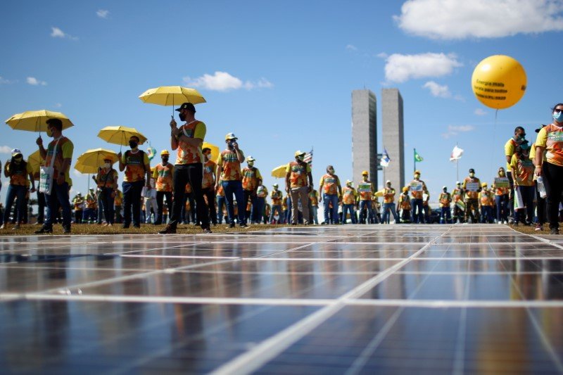 Brasil supera 500 mil conexões de energia solar de geração própria, diz associação Brasil supera 500 mil conexões de energia solar de geração própria, diz associação