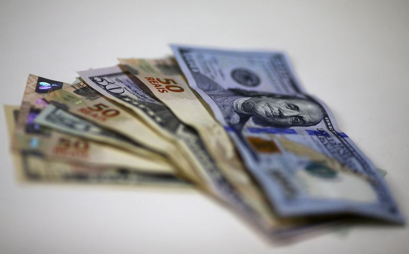 Dólar à vista fecha em baixa de 0,29%, a R$5,5125