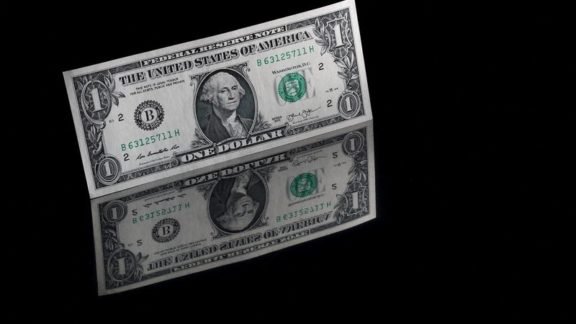 Dólar sai de máximas ante real com surpresa positiva em dados da China e IBC-Br Dólar sai de máximas ante real com surpresa positiva em dados da China e IBC-Br