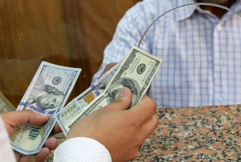 Dólar sai de máximas ante real e caminha para 2ª baixa semanal consecutiva Dólar sai de máximas ante real e caminha para 2ª baixa semanal consecutiva
