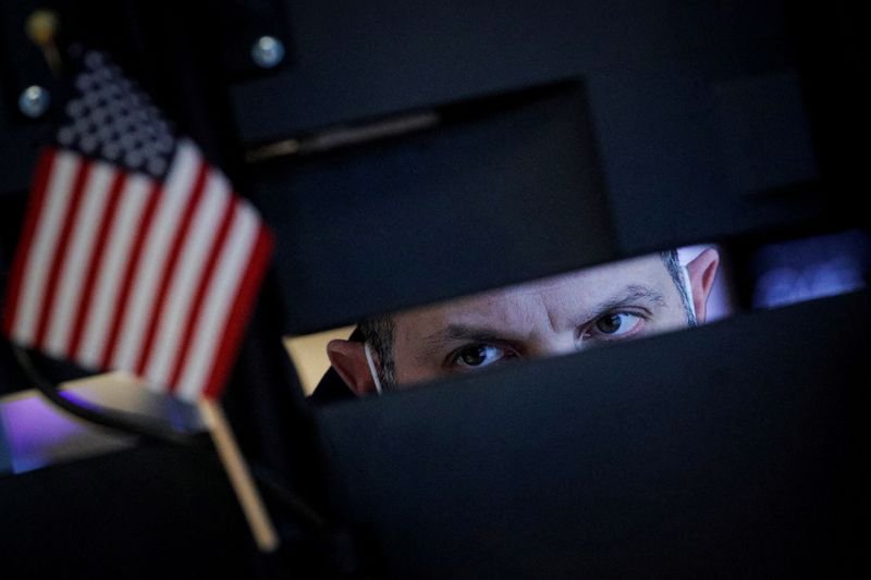 Wall St recua na abertura com tensões sobre Ucrânia em início de semana crucial Wall St recua na abertura com tensões sobre Ucrânia em início de semana crucial