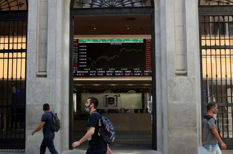 Ibovespa acompanha alta firme em NY antes de Fed, apesar de IPCA-15 acima do esperado Ibovespa acompanha alta firme em NY antes de Fed, apesar de IPCA-15 acima do esperado