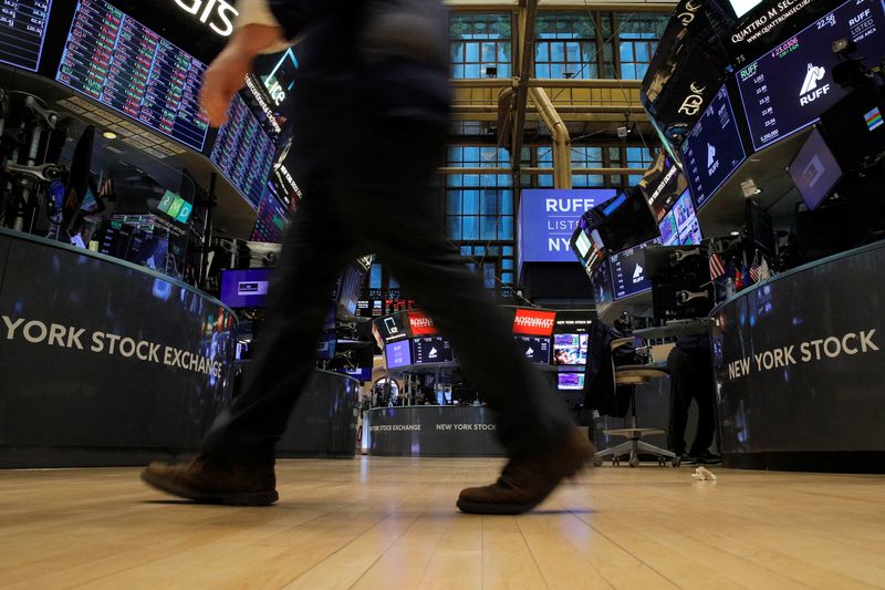 S&P 500 fecha em queda ao fim de mais uma sessão volátil
