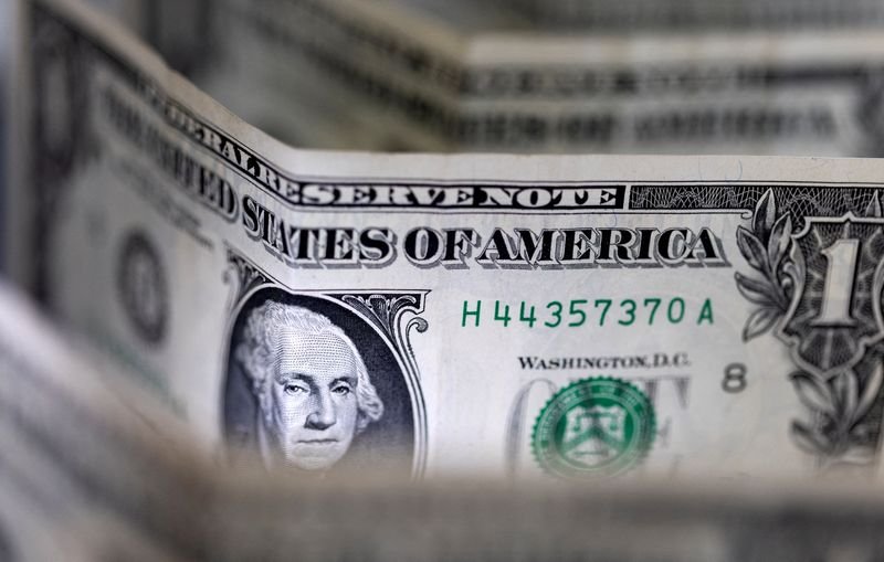 Dólar passa a cair e vai a R$5,04 com repentina melhora de sentimento externo Dólar passa a cair e vai a R$5,04 com repentina melhora de sentimento externo