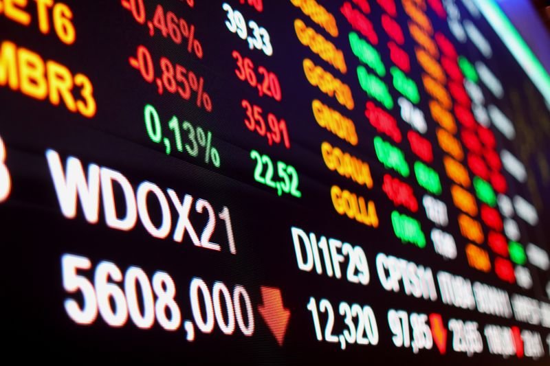 Ibovespa recua sem trégua em temor sobre recessão global e risco fiscal no Brasil Ibovespa recua sem trégua em temor sobre recessão global e risco fiscal no Brasil