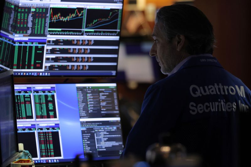 Wall Street devolve ganhos iniciais com perdas em ações de crescimento