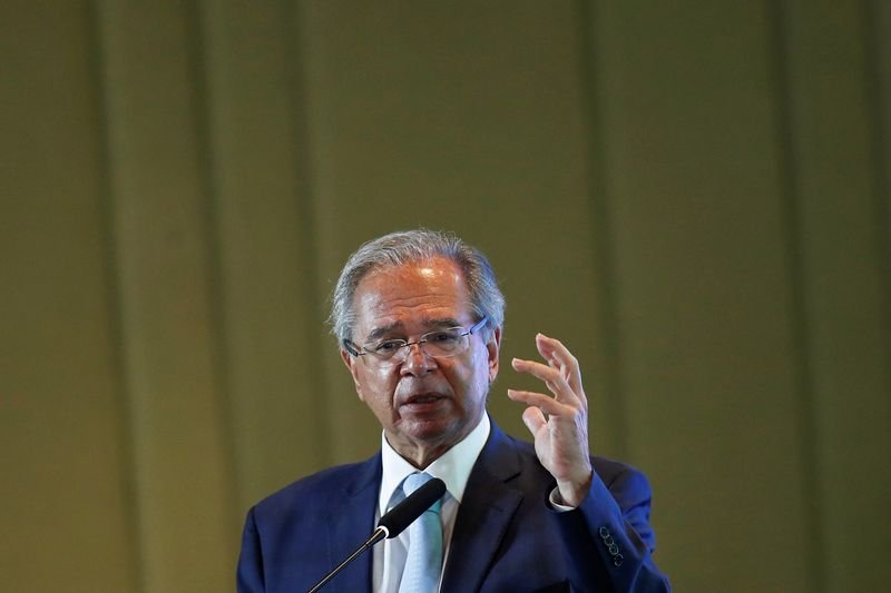 Excesso de R$50 bi em dividendos e privatizações permite dar benefícios sem prejuízo fiscal, diz Guedes Excesso de R$50 bi em dividendos e privatizações permite dar benefícios sem prejuízo fiscal, diz Guedes