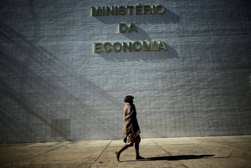 Governo corta projeção de superávit comercial em 2022 com gasto maior com fertilizante e combustível Governo corta projeção de superávit comercial em 2022 com gasto maior com fertilizante e combustível