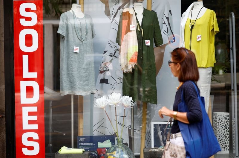 Consumidores da zona do euro cortam gastos com alimentos devido à inflação Consumidores da zona do euro cortam gastos com alimentos devido à inflação