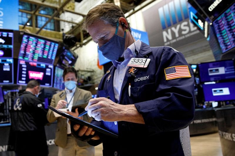 Wall St fecha em alta com investidores digerindo ata do Fed Wall St fecha em alta com investidores digerindo ata do Fed