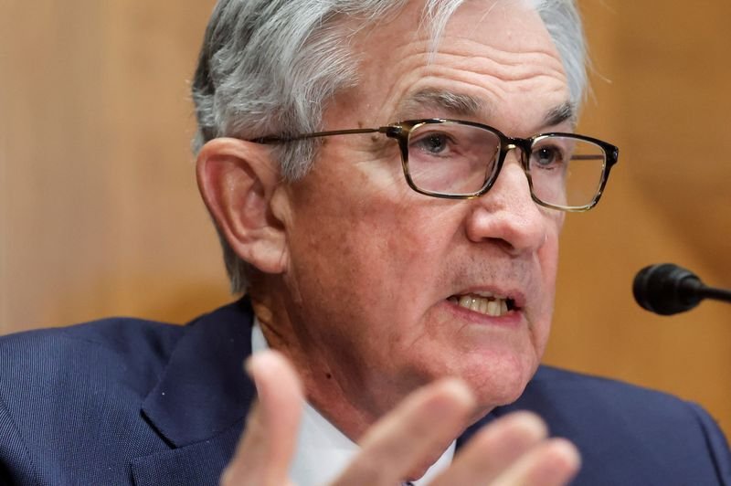 Powell diz que impacto da guerra na Ucrânia é incerto, mas pode atingir e investir