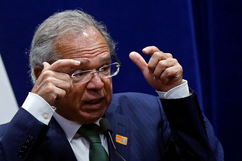 Brasil vai sofrer impacto da guerra na Ucrânia, mas já está reagindo, diz Guedes