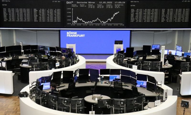Ações europeias marcam fim positivo para semana volátil