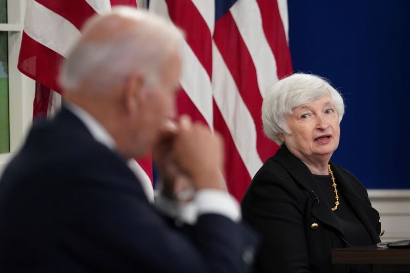 Yellen confirma estar pressionando governo Biden por redução de tarifas sobre produtos da China Yellen confirma estar pressionando governo Biden por redução de tarifas sobre produtos da China