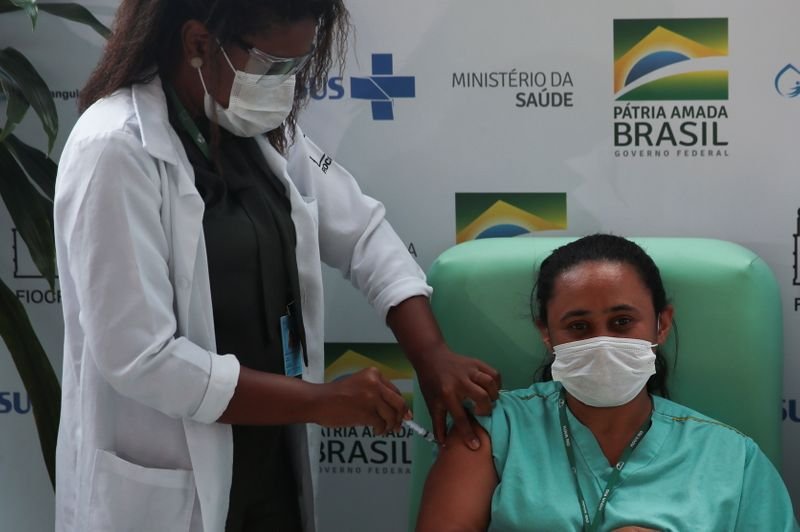 Total de vacinas entregues pela Fiocruz este ano pode ficar abaixo da meta de 200 milhões Total de vacinas entregues pela Fiocruz este ano pode ficar abaixo da meta de 200 milhões