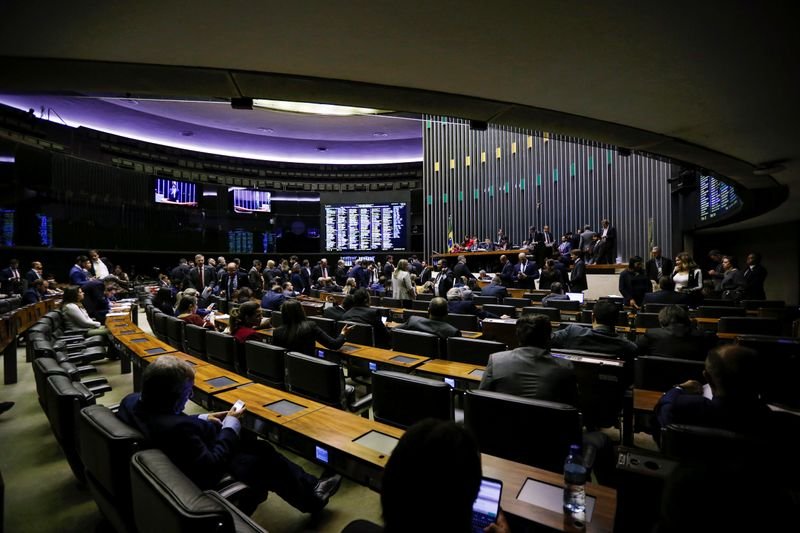 Deputados concluem votação do Código Eleitoral e incluem quarentena para juízes e militares Deputados concluem votação do Código Eleitoral e incluem quarentena para juízes e militares