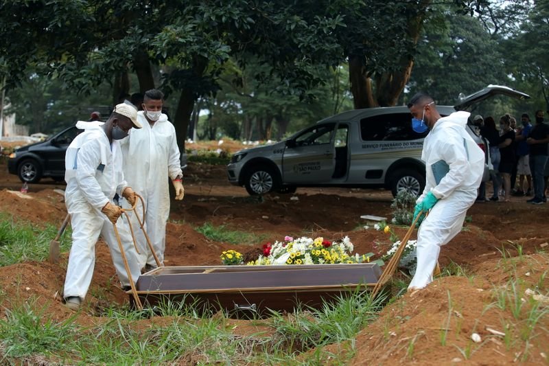 Brasil registra 19.438 novos casos e 699 novas mortes por Covid-19 Brasil registra 19.438 novos casos e 699 novas mortes por Covid-19