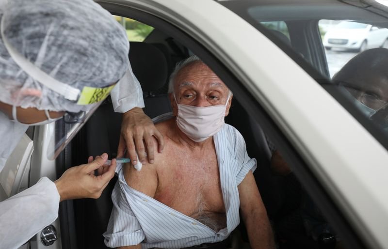 Queiroga anuncia ampliação de dose de reforço contra Covid para maiores de 60 anos Queiroga anuncia ampliação de dose de reforço contra Covid para maiores de 60 anos