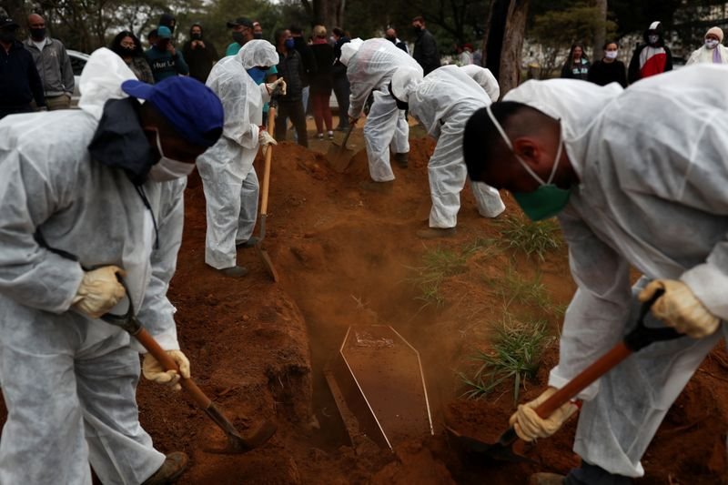 Brasil registra 451 novas mortes por Covid e total vai a 604.679 Brasil registra 451 novas mortes por Covid e total vai a 604.679