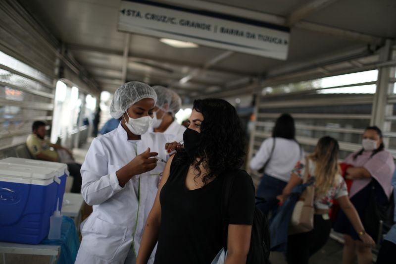 Brasil registra 12.392 novos casos e mais 315 mortes por Covid-19 Brasil registra 12.392 novos casos e mais 315 mortes por Covid-19