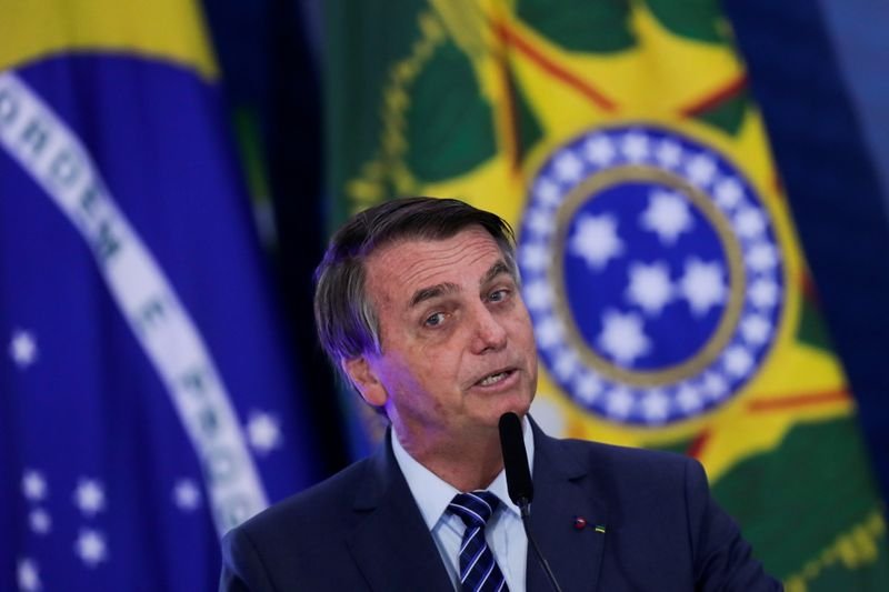 Em meio à CPI, Bolsonaro se reúne com presidente da Pfizer Em meio à CPI, Bolsonaro se reúne com presidente da Pfizer