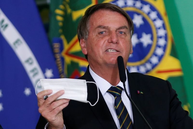 Eu cuido da minha vida, diz Bolsonaro ao ser indagado sobre não uso de máscara Eu cuido da minha vida, diz Bolsonaro ao ser indagado sobre não uso de máscara