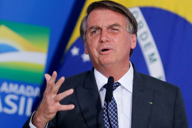 Bolsonaro rejeita bancar perda de arrecadação tributária dos Estados em PEC sobre combustíveis Bolsonaro rejeita bancar perda de arrecadação tributária dos Estados em PEC sobre combustíveis